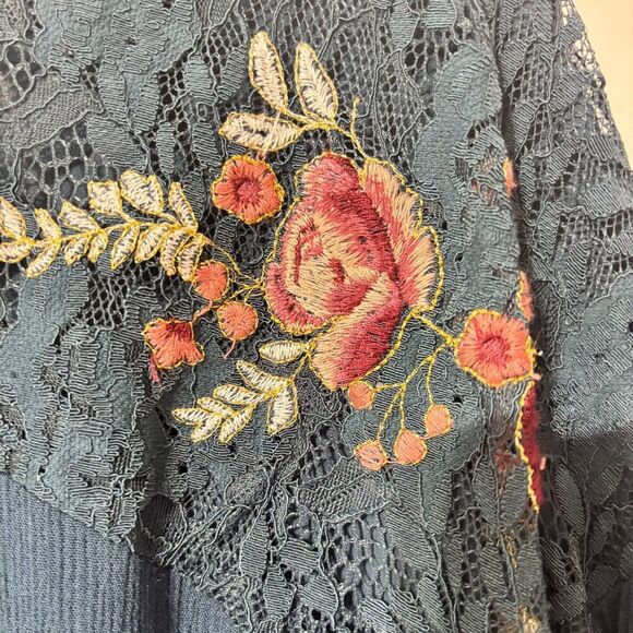 NWT Blue Rain Blue Comfy Lace Floral Embroidered Balloon Sleeve Blouse Top Large - Picture 4 of 8
